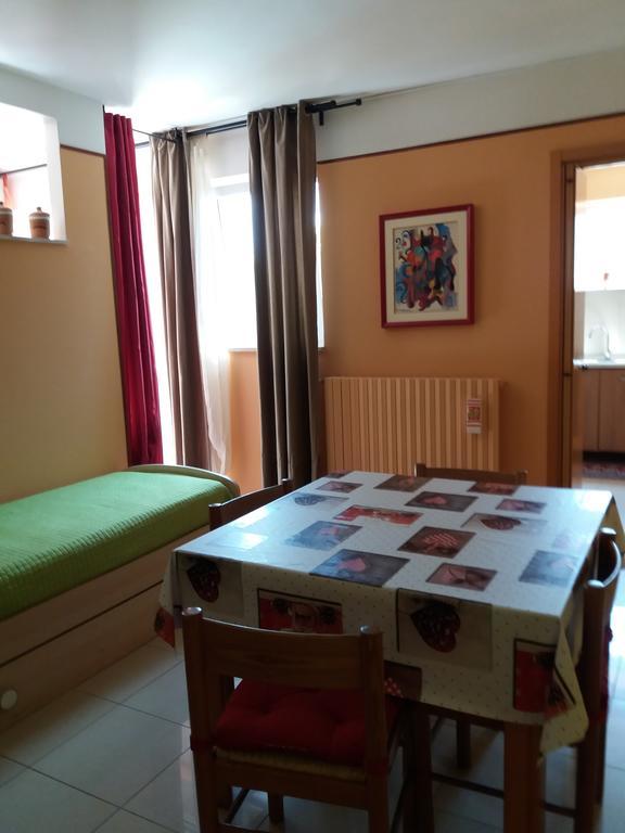 Casa Vacanze Nonna Gina มาเตรา ภายนอก รูปภาพ