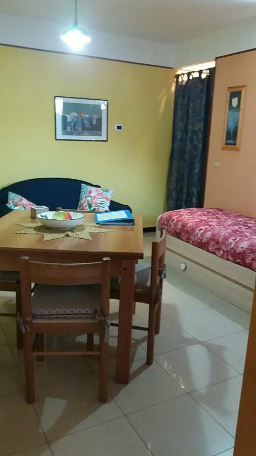 Casa Vacanze Nonna Gina มาเตรา ภายนอก รูปภาพ