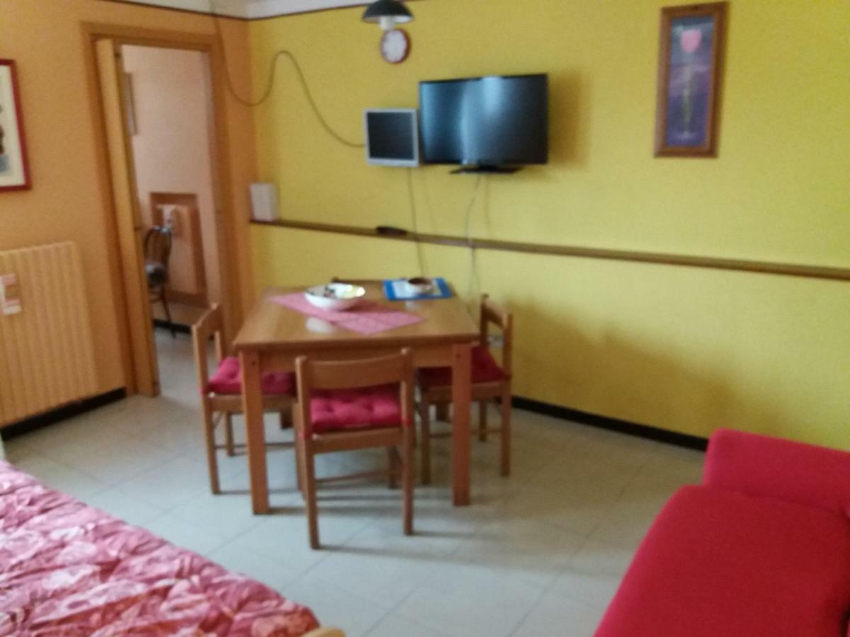 Casa Vacanze Nonna Gina มาเตรา ภายนอก รูปภาพ